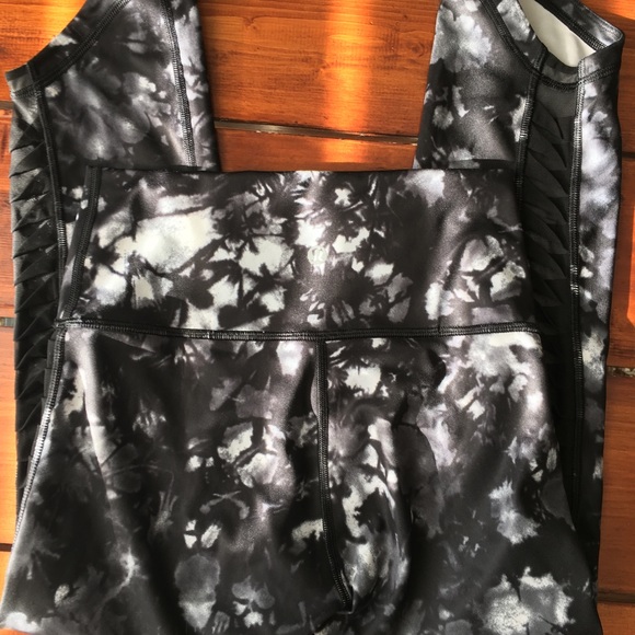 Lululemon leggings, never worn - Picture 2 of 4